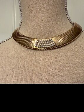VINTAGE NECKLACE GOLD MESH STRETCH COLLAR CHOKER FLAT LAY RHINESTONE CENTER